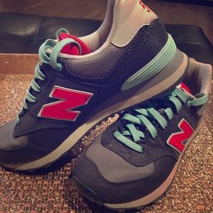 Women’s New Balance  EUC sz 9
